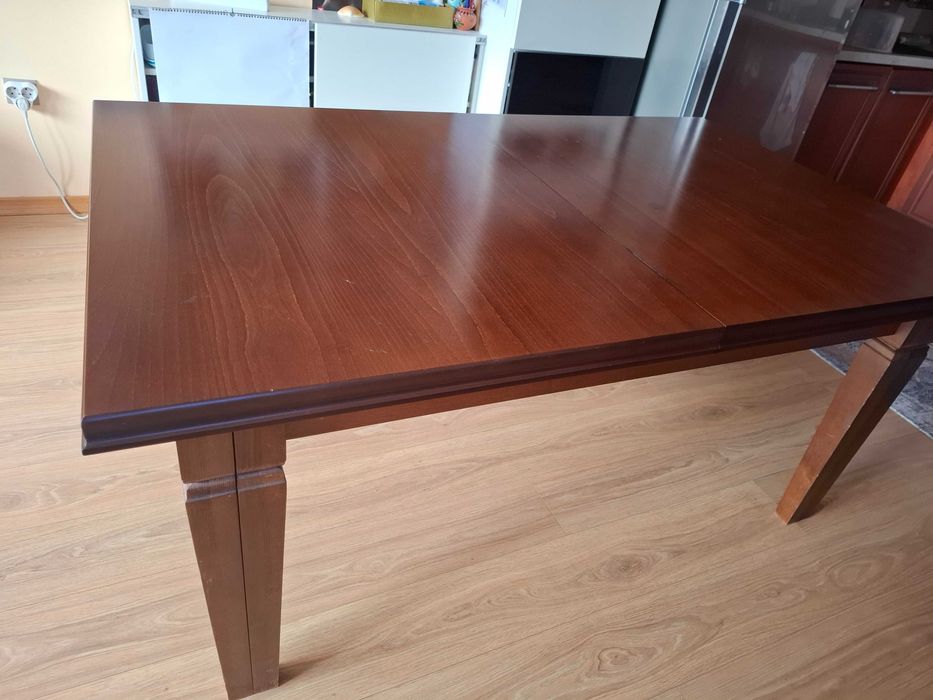 Продавам масивна луксозна маса за трапезария