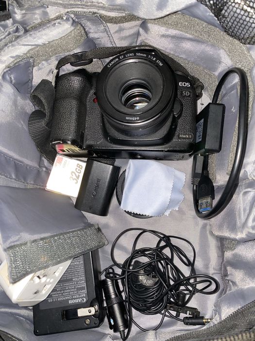 Полнокадровый фотоаппарат Canon EOS 5D Mark II (комплект)