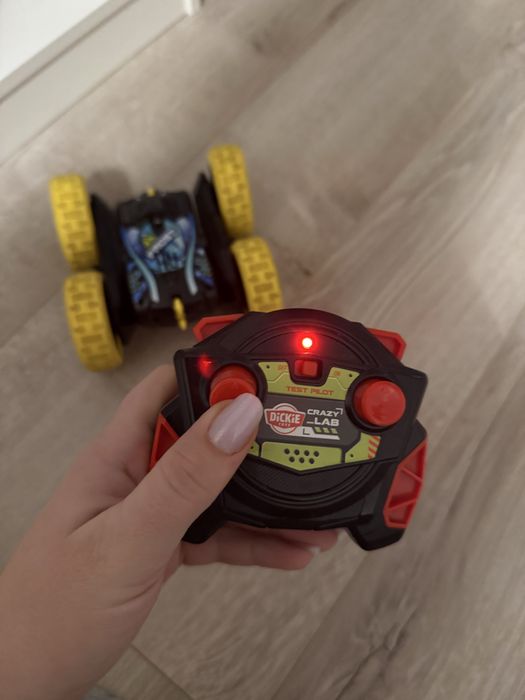 Masinuta cu telecomanda