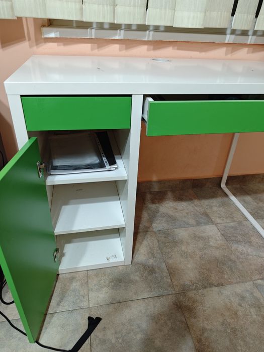 Бюро MICKE от Ikea