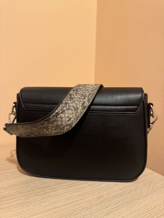 Черна дамска чанта от еко кожа