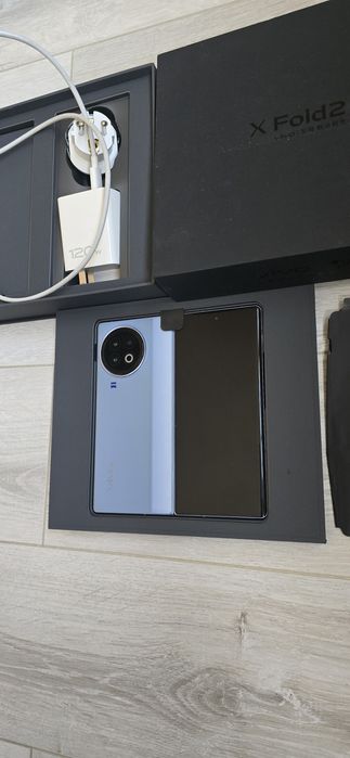 Vivo X Fold 2 в отличном состоянии