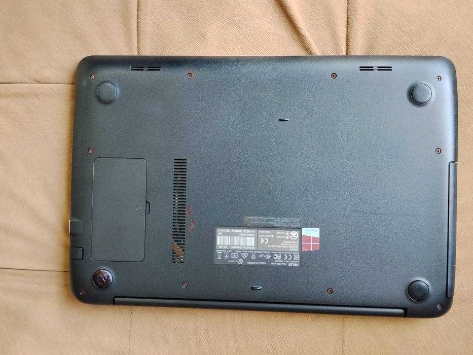 Asus R556UQK FullHD Intel Core i7 /12GB/SSD 256GB/ 2часа батерия/чанта