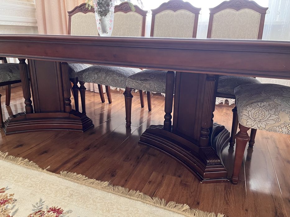 Стол для гостиной