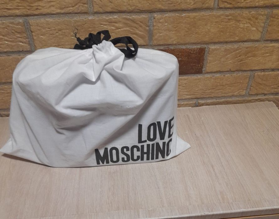 Vând poşetă Moschino