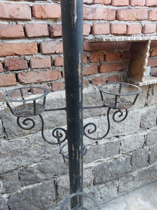 Стойка за саксии.