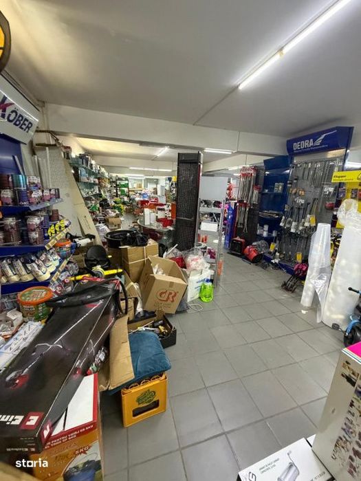 Spatiu comercial de 1300 mp pe 4 nivele, in centrul orasului Filiasi