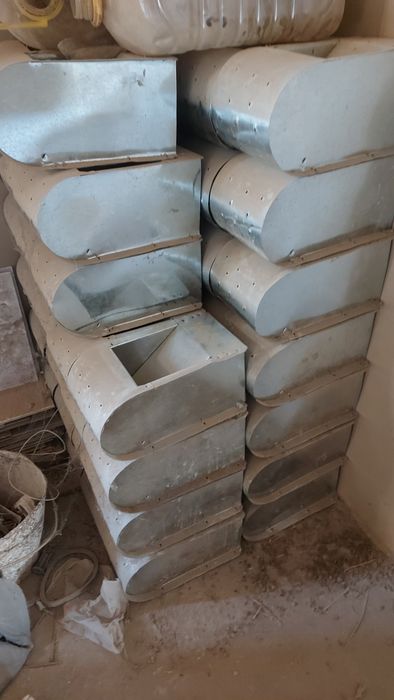 Quyonga ovqat beradigan