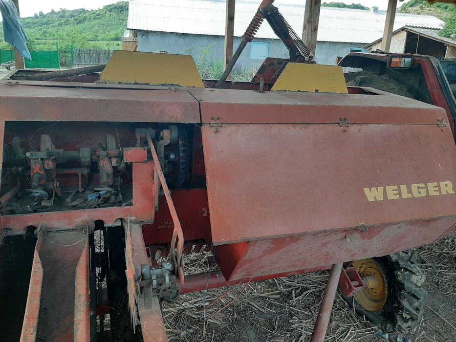 Vând balotiera welger AP 45