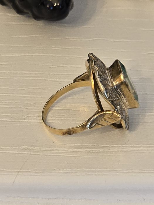 Inele din aur cu diamante si smarald