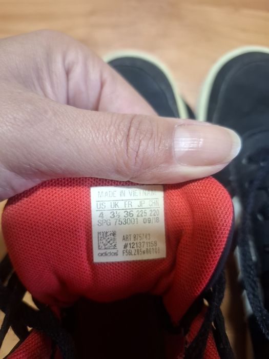 Adidasi fata ,marimea 36