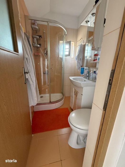 Apartament 4 camere decomandat cu scara interioara, Zona Sarari