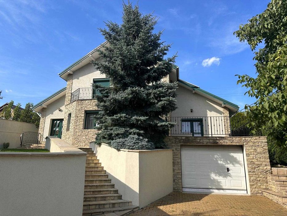 Persoană fizică, vând vilă situată la strada principală în loc. Tomești