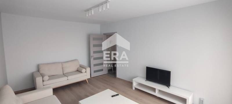 Тристаен, изцяло южен апартамент след основен ремонт в кв."Владиславов