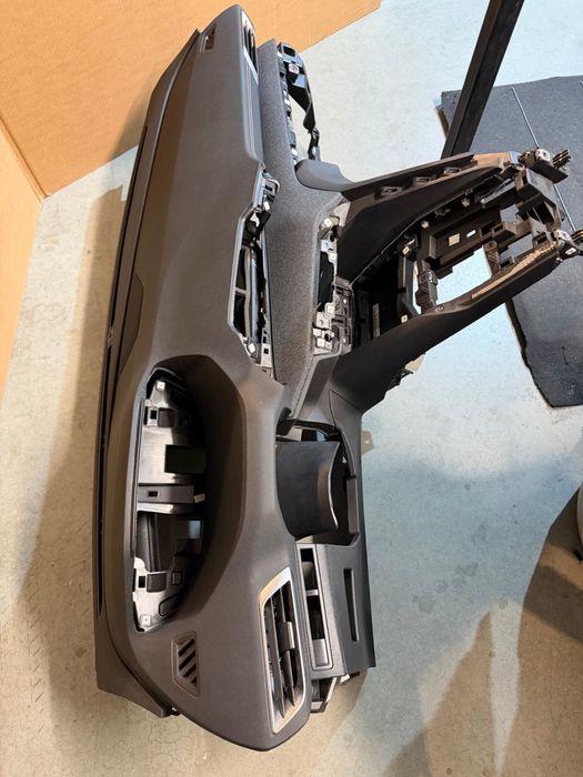 Plansa bord peugeot 3008