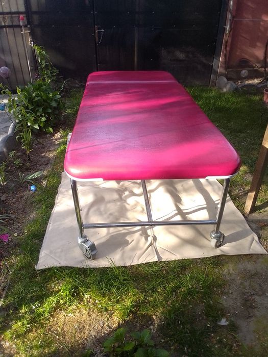 Vând pat cosmetic-masaj