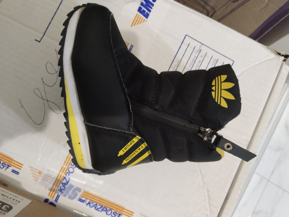 Продам детские зимние ботинки