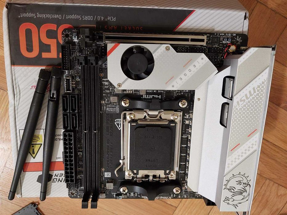 AMD Ryzen 5 9600X + MSI MPG B650i Edge Wi-Fi