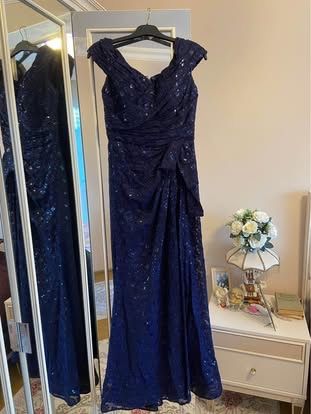 Официалнa рокля