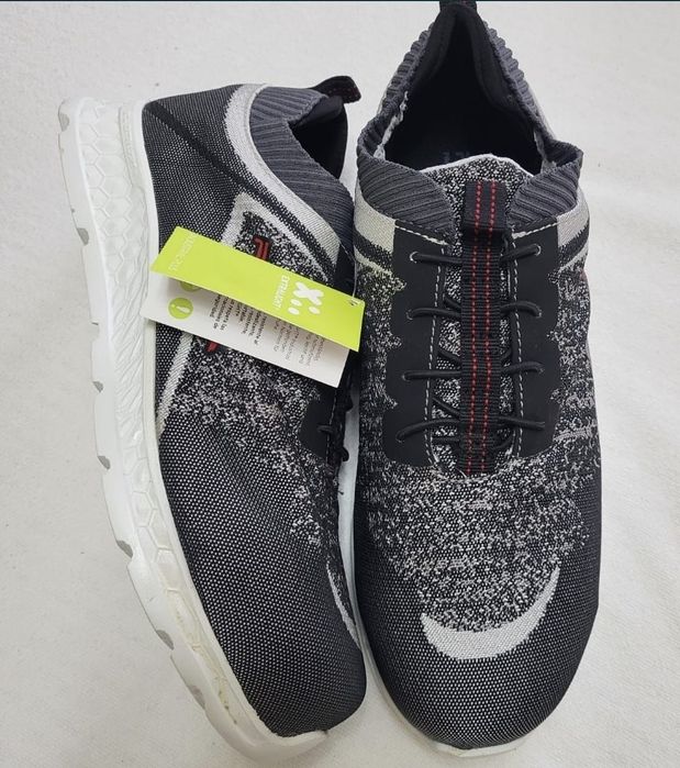 Pantofi noi cu vârf metalic 39