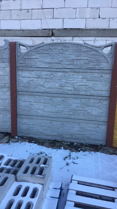 Garduri din Beton placi si stalpi