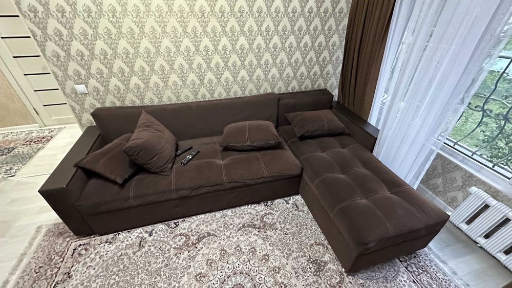 Отдам диван почти даром