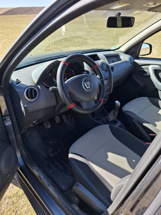 Vând Dacia Duster