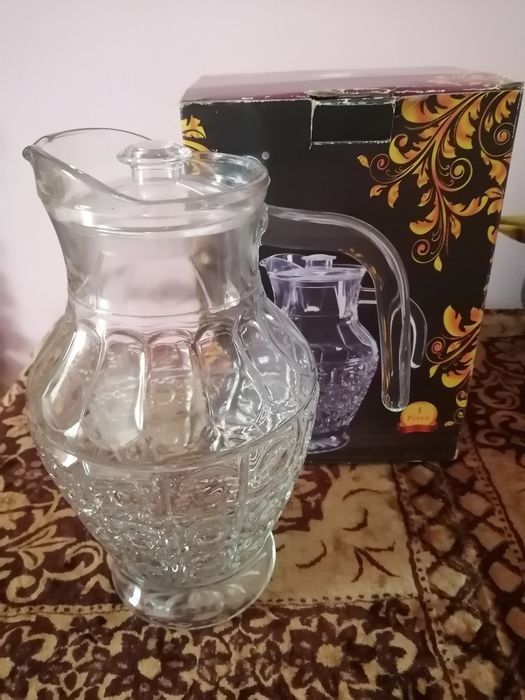 Продаются графины для соков и напитков.
