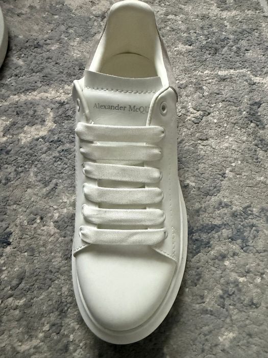 Vând Alexander Mcqueen
