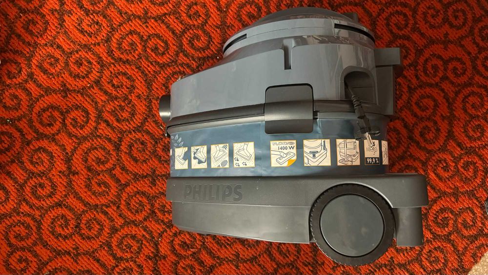 Пылесос мощный фирмы Philips, модель TRIATHLON