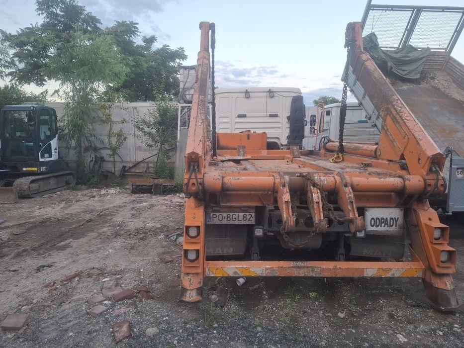 Man 18,250 abrollkipper cu lanțuri pentru containiera container moluz moloz skip  18 tone recent adus