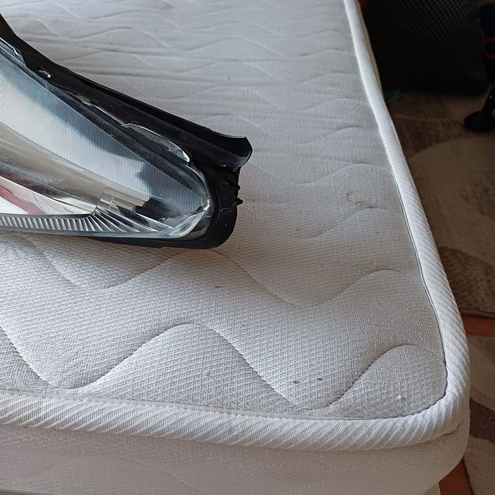 Ляв Фар за Форд Фиеса 2013 година