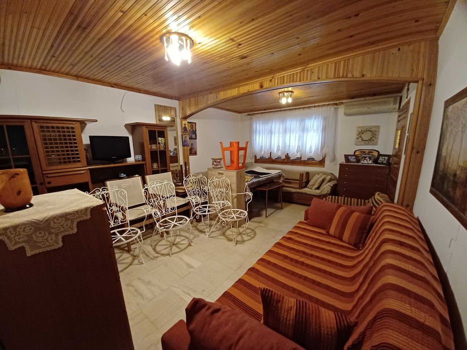 Продава къща 60 м2 с двор 420 м2 в Аспровалта, Гърция