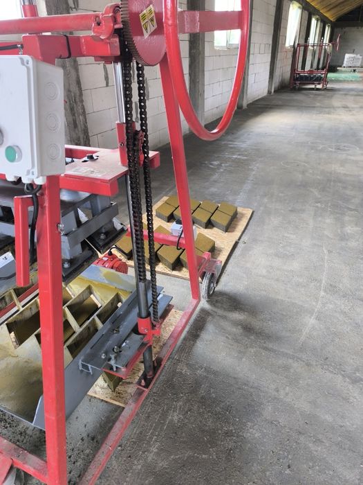 Presa mașină pavele oferta vacanta