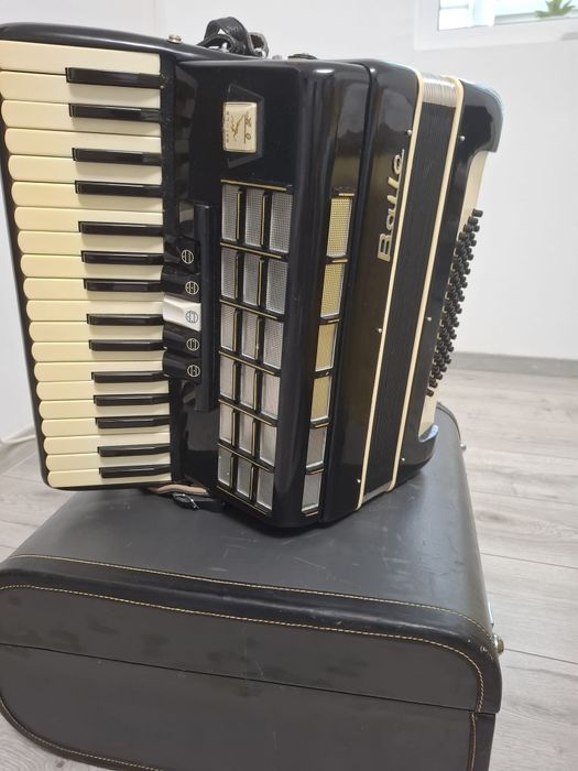 Vand acordeon Baile  60 basi ! Stare ca nou
