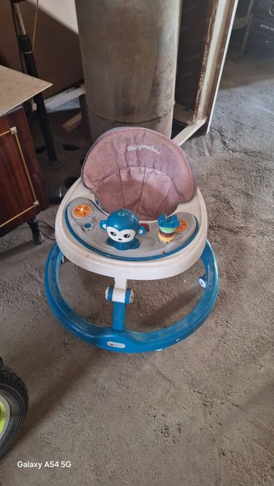 Болалар нарсалари сотилади велосипед, ходунки ванна.