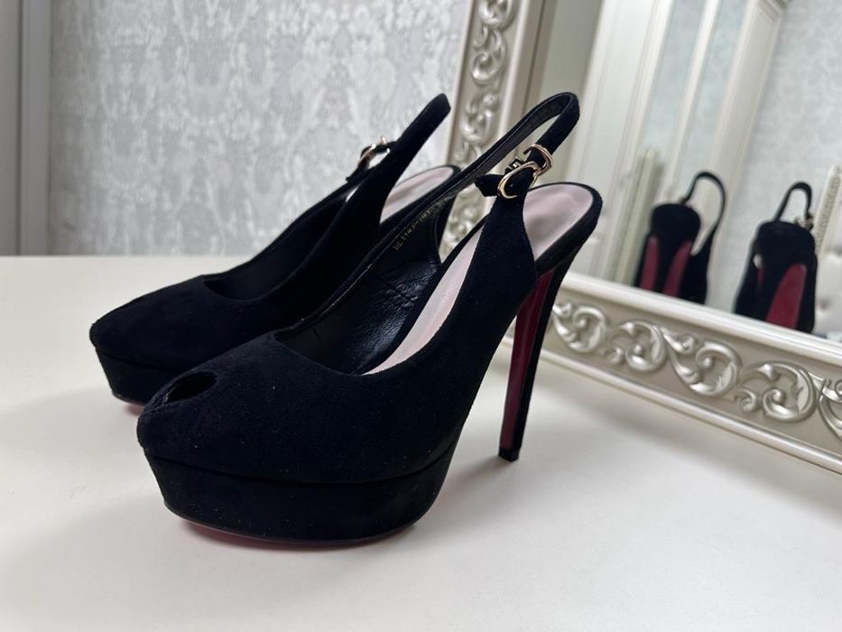 Продаю босоножки