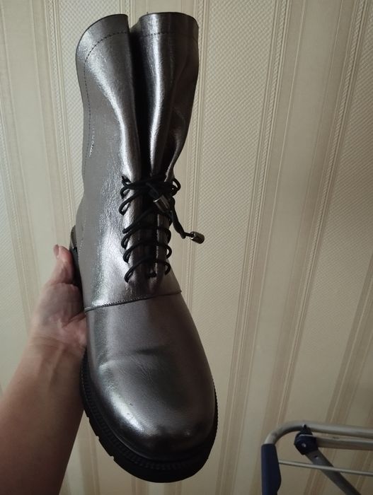 Продам демисезонные сапоги