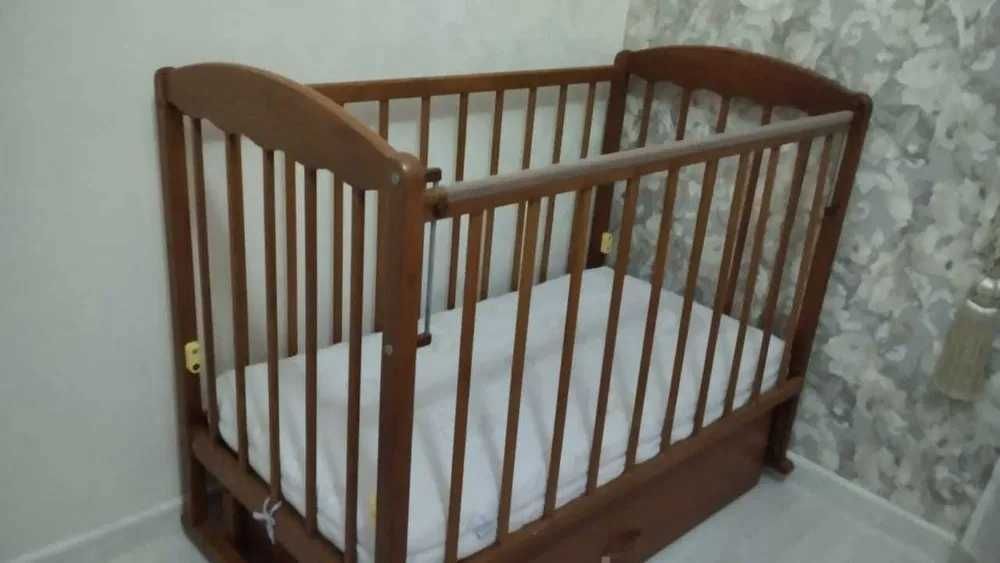 Продам детскую кроватку