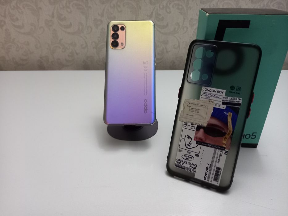 Телефон Oppo Reno 5