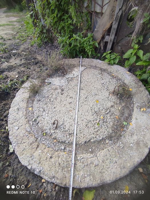 Продам бетонную крышку или дно от кольца. Диаметр -150см.