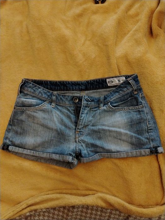 къси y2k панталонки