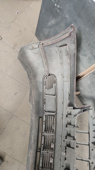 Передний бампер на Пассат в5