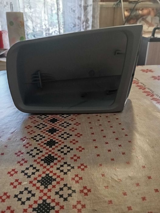 Продавам капачка за огледало за Мерцедес!