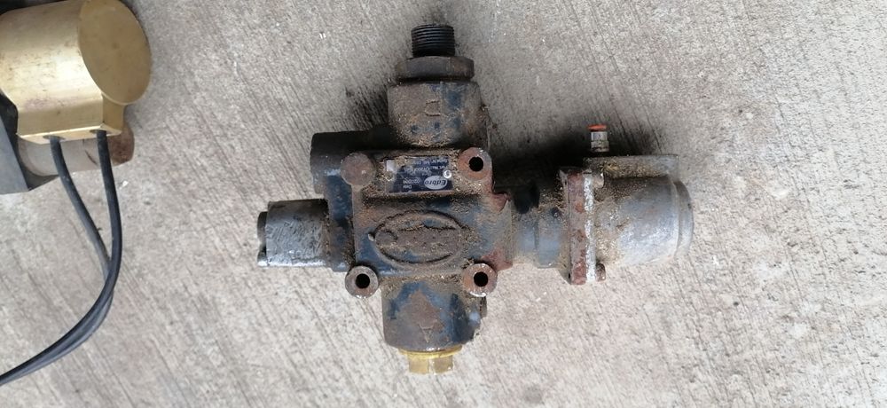 Distribuitor basculare hidraulic pneumatic 8x4 / ansamblu