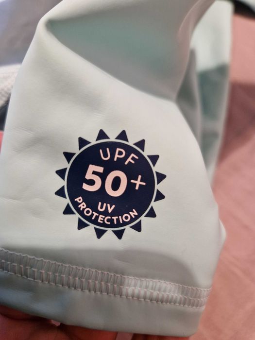 Бебешки бански костюм с UPF 50+