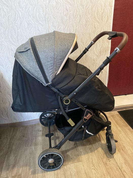 Продам прогулочную коляску