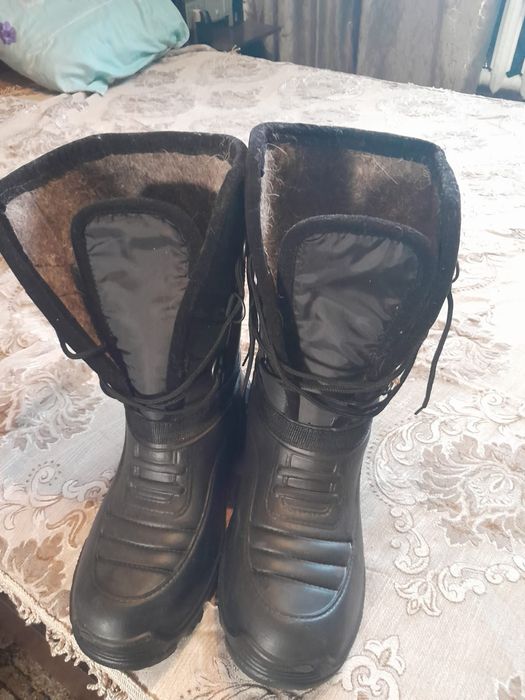 Продам теплые валенький.