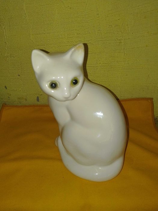 Старa Порцелановa Фигурa - Котка