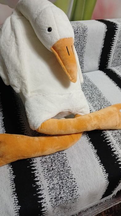 Продам игрушку гусь обнимусь
